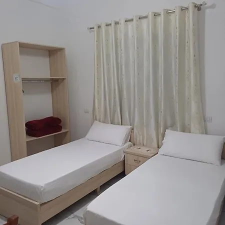 Sherifaj منزل للإقامة فلورا